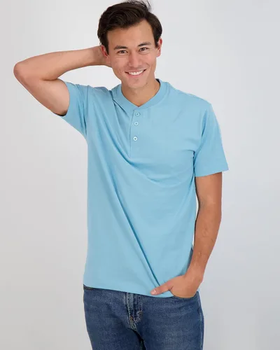 Vista 4 de Real Essentials Paquete de 3 camiseta Henley de manga corta y larga de algodón para hombre, ropa deportiva de alto rendimiento