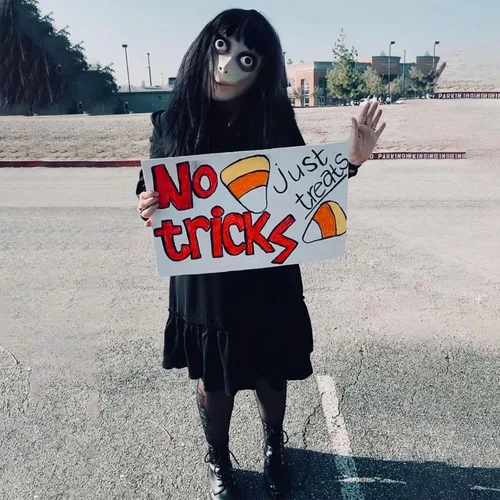 Vista 6 de Máscara MOMO espeluznante de Halloween, hecha a mano de látex aterrador, máscara de goma para fiesta de cosplay