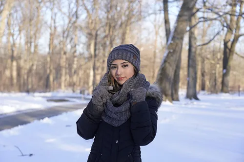 Vista 5 de Funky Junque Conjunto de gorro holgado de gran tamaño con bufanda infinita para mensajes de texto