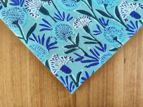 Vista 3 de AVKA Studio Tela de impresión en bloque a mano por yarda - PRECORTADA 1 yarda 42 pulgadas de ancho - Material 100% algodón - Patrón floral azul