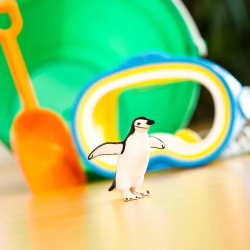 Vista 2 de Safari Ltd. Figura de pingüino Chinstrap – Figura de modelo realista de 2.93 pulgadas – Juguete educativo para niños, niñas y niños a partir de 3