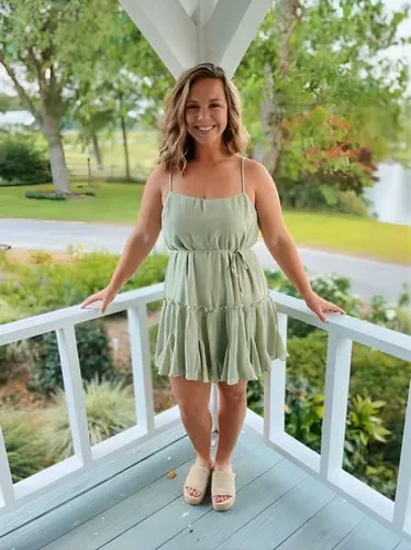 Vista 3 de Onedreamer Vestido de mujer con tirantes delgados en la cintura, nudo cruzado en la parte delantera, dobladillo con volantes, vestido corto
