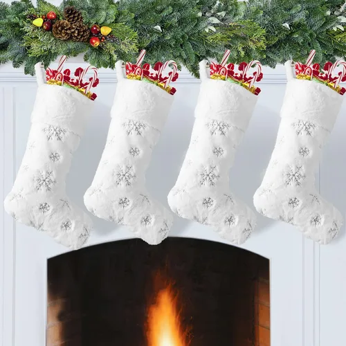 Vista 17 de Calcetines negros de piel sintética de Navidad, 1 paquete grande de 22 pulgadas, medias colgantes de felpa negra con nombre personalizado con copos