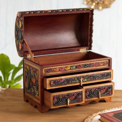 Vista 7 de NOVICA Joyero de cuero y madera de cedro con temática de animales, multicolor, 'Shimmering Hawk