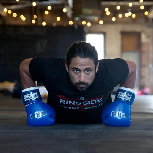 Vista 7 de Ringside Guantes de entrenamiento de boxeo de estilo profesional Kickboxing Muay Thai Gel Sparring Guantes para saco de boxeo Negro/Rosa