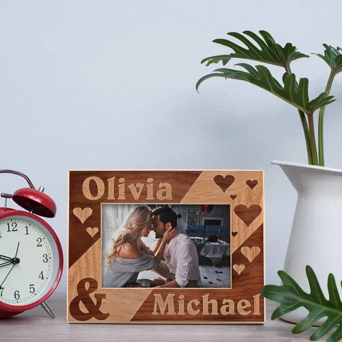 Vista 4 de Marco de fotos de amor personalizado 4 x 6 Regalos del día de San Valentín para ella, marco de amor personalizado con corazones, marco de fotos