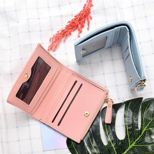 Vista 2 de FATKAKI Kpop Stray Kids SKZOO Merch Carteras cortas de cuero para regalos de estancia, Negro -, Lee Know-leebit