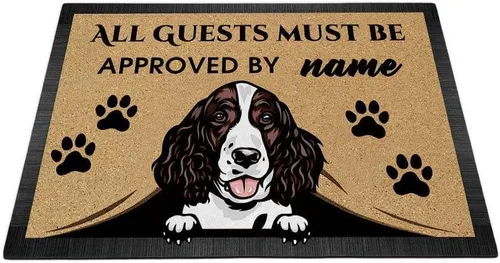 Vista 18 de Tapete personalizado con nombre de perro que mira al perro Cocker Spaniel, todos los invitados deben ser aprobados por alfombras para decoración
