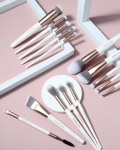 Vista 7 de EIGSHOW Juego de brochas de maquillaje, 15 brochas de maquillaje profesional con cerdas de iones plateadas para base, colorete, iluminador champán