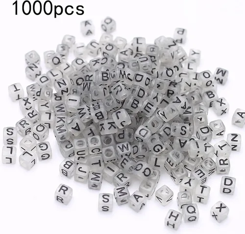 Vista 2 de 1000 piezas de cuentas cuadradas luminosas con letras, cuentas de cubo que brillan en la oscuridad, cuentas de letras luminosas acrílicas, cuentas