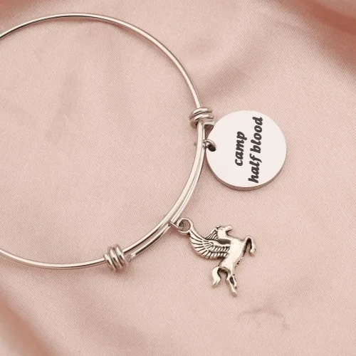 Vista 4 de Llavero de pulsera de media sangre de campamento con dije de caballo, llavero de joyería, regalo de película