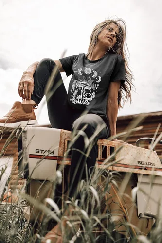 Vista 3 de Dapiaoliang Camiseta sin mangas con estampado floral y luna para mujer, diseño gótico y estético, para senderismo, aventura y naturaleza