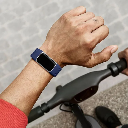 Vista 5 de Maledan Compatible con Fitbit Charge 5/Fitbit Charge 6 bandas para mujeres y hombres, correa deportiva transpirable suave impermeable de repuesto