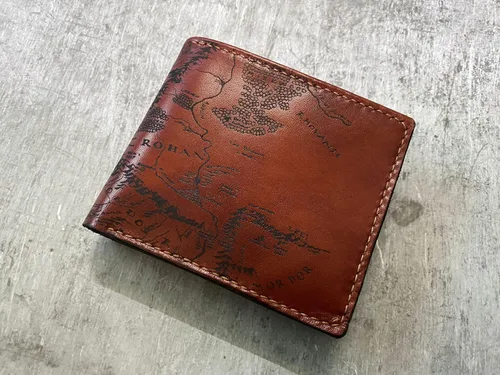 Vista 6 de Billetera vintage hecha a mano para hombre – Cuero auténtico plegable con grabado de mapa, regalo personalizable, Castaño, medio, Billetera plegable