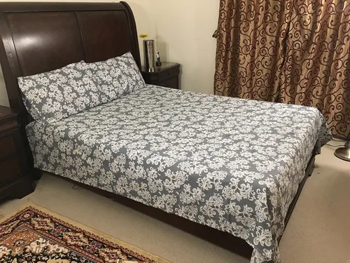 Vista 10 de El juego de 4 sábanas de 500 hilos con estampado floral azul de polialgodón de lujo incluye: 1 plano, 1 sábana bajera y 2 fundas de almohada, juego