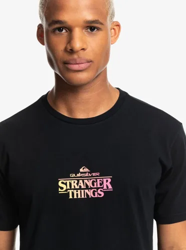 Vista 4 de Quiksilver Stranger Things SS Tee - Camiseta casual de manga corta para hombre, de algodón, ajuste regular, ropa de playa estilo de vida