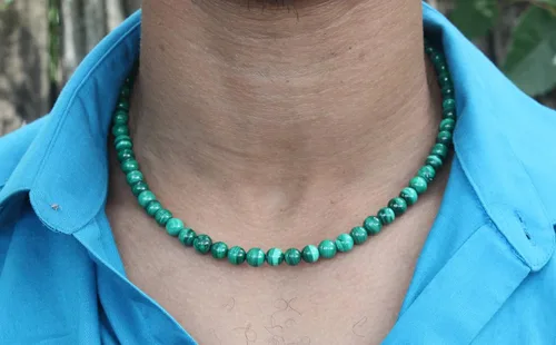 Vista 2 de Collar de cristal de malaquita para hombres y mujeres, joyería de malaquita con piedras preciosas auténticas, hecha a mano por el maestro chamán