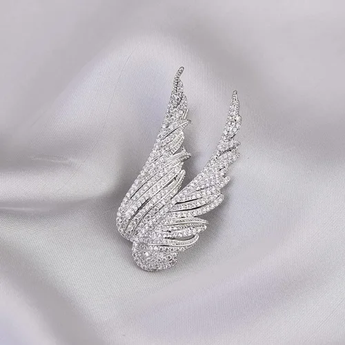 Vista 3 de Micro Pave Crystal Angel Wings Broche Pins Rhinestone Metal Pluma Solapa Pin Traje Abrigo Alas Alas de Ángel Accesorios para Mujeres Hombres