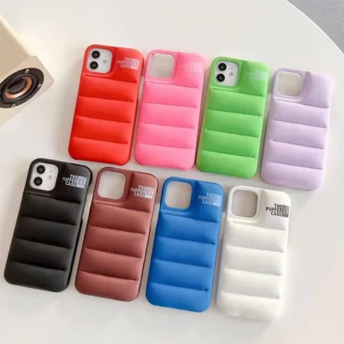 Vista 7 de Funda acolchada para iPhone 13 de 6.1 pulgadas. Funda protectora 3D de plumón suave al tacto suave