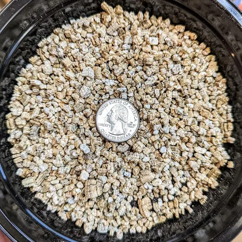 Vista 2 de Vermiculita - 2 litros (1/2 galón) de grado agrícola medio grueso de vermiculita por PowerGrow Systems