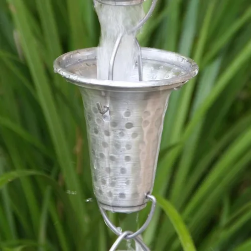 Vista 4 de Nutshell Stores Flare Cups Cadena de lluvia - Bronce - 8 pies