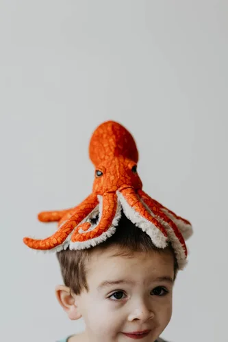 Vista 4 de The Petting Zoo Peluche de pulpo rojo del Pacífico, regalos para niños, animales marinos salvajes Onez, juguete de peluche de pulpo de 8 pulgadas