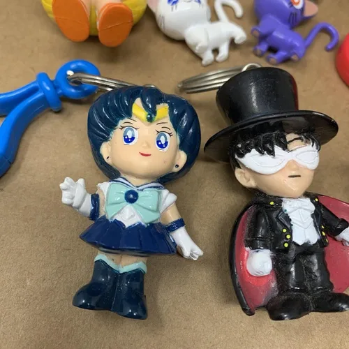 Vista 5 de Irwin Toy Embrace the Power of Sailor Moon Llavero Clip-On - Un accesorio elegante para entusiastas del anime y coleccionistas