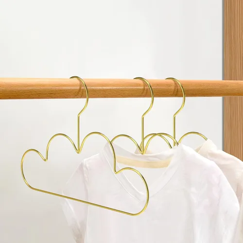 Vista 2 de 5 perchas de nube para ropa de niños, perchas de metal antideslizantes para niños, ropa para niños, suéter