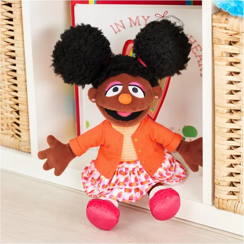 Vista 2 de GUND Sesame Street - Peluche oficial de Gabrielle, muñeca de felpa prémium para edades de 1 año en adelante, 13 pulgadas