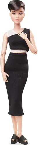 Vista 5 de Barbie Signature Looks Doll (Petite, Brunette Pixie Cut) Muñeca de moda totalmente posable con falda midi negra para coleccionistas Multicolor