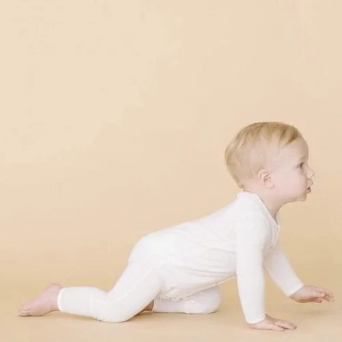 Vista 2 de KYTE BABY Mameluco suave unisex con cierre a presión, 97% rayón hecho de bambú, 3% elastano