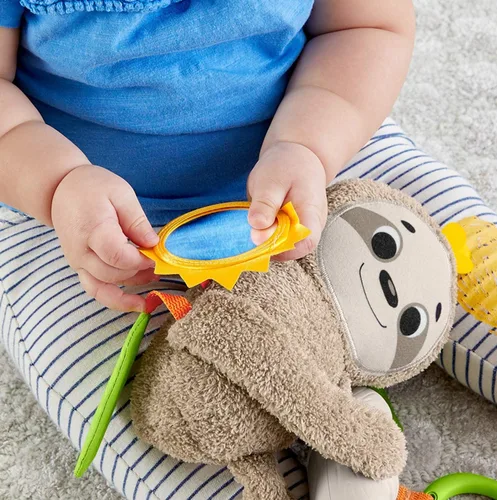 Vista 8 de Fisher-Price Juguete para Bebé Perezoso Slow Much Fun para Cochecito, Actividad de Viaje con Movimiento y Detalles Sensoriales para Recién Nacidos