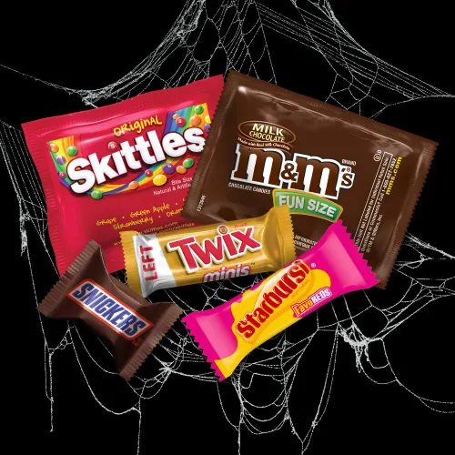 Vista 2 de Mars - Surtido de chocolates y caramelos de Halloween (M&M'S, Snickers, Twix, Starburst y Skittles) 350 unidades, bolsa de 122.6 oz