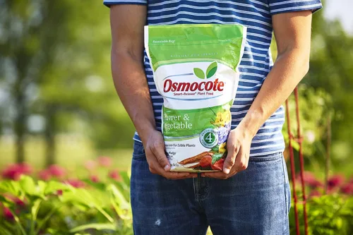 Vista 3 de Osmocote Smart-Release - Alimento para plantas para flores y verduras, fertilizante para plantas, 8 libras (paquete de 4)