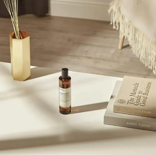 Vista 4 de Aesop Cythera Aromatique Ambientador en espray para habitación Ambientador sin aerosol Aroma amaderado, opulento, especiado Aroma durante