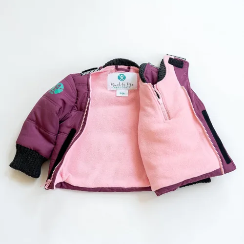 Vista 2 de Buckle Me Baby Coats Chaqueta de invierno de asiento de coche más seguro de cierre rápido para niño o niña, como se ve en Shark Tank