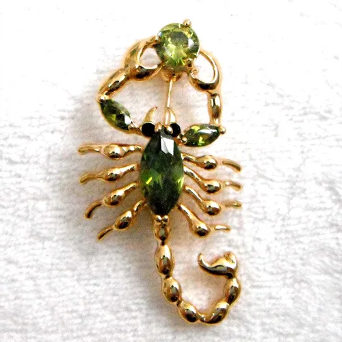 Vista 2 de Navachi - Broche con circonitas cúbicas de cobre chapado en oro de 18 quilates
