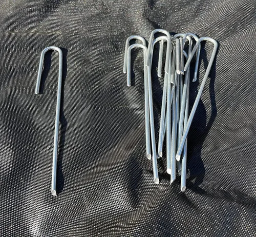 Vista 2 de Sandbaggy Paquete de 100 estacas de tubo de goteo para paisaje, 5 pulgadas de longitud, calibre 11, resistentes, anclajes de goteo, pasadores