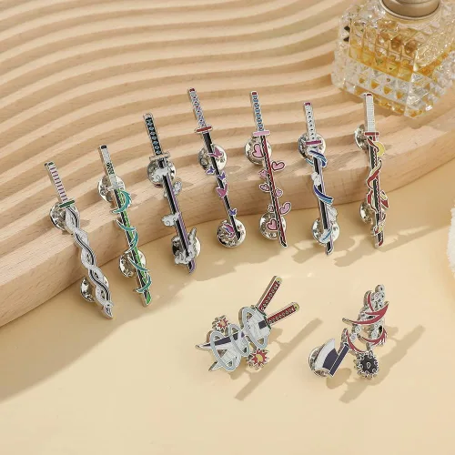 Vista 6 de Alfileres esmaltados de Demon Sword Anime Kimetsu No Yaiba Tanjiro arma solapa Pin Colección Cosplay Broches de recuerdo, regalos para hombres