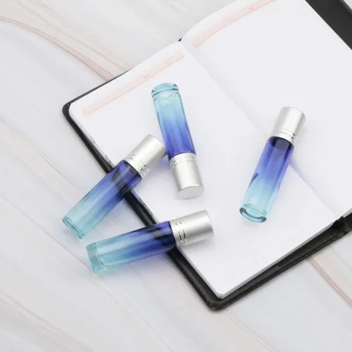 Vista 6 de Juego de 10 botellas enrollables de vidrio, 0.3 fl oz (1/3 onza), tarros de rodillo de gradiente azul con abridor de embudos, frascos de vidrio