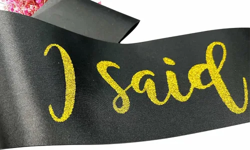 Vista 4 de Banda con texto en inglés "I Said Yes para mujer, propuesta de compromiso, banda de despedida de soltera para despedida de soltera, regalos de boda