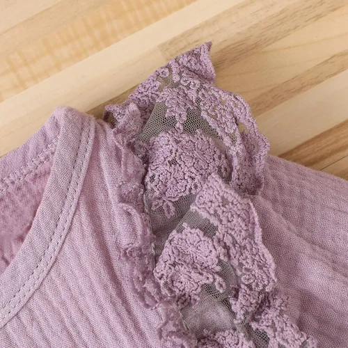 Vista 6 de Mono de algodón para bebé, ropa de niña con lazo para niña, un mameluco de encaje de lino para niñas de 0 a 24 meses (morado, 0 a 3 meses)
