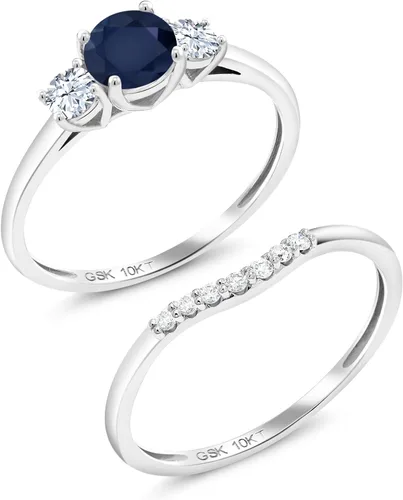 Vista 2 de Gem Stone King Juego de anillos de compromiso de 3 piedras de oro blanco de 10 quilates y zafiro blanco creado en laboratorio para mujer
