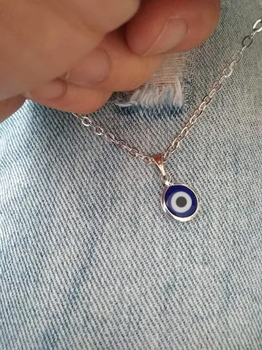 Vista 2 de RUIZHEN - Collar con dije plateado con cristal de mal de ojo, con cordón de cuero, collar con ojos azules