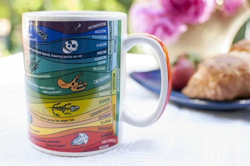 Vista 4 de The Unemployed Philosophers Guild Taza Geológica del Tiempo - Una Referencia Colorida de 26 Eones Geológicos, Épocas, Eras y Eventos Mayores - Viene