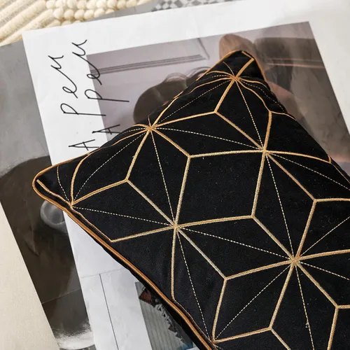 Vista 4 de Aeckself: funda decorativa de almohada bordada de terciopelo negro 12 x 20 pulgadas, geométrica, a cuadros dorados, moderna, rectangular, para apoyo