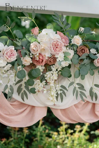 Vista 7 de Guirnalda de eucalipto artificial de 9 pies con flores, flores de arco de boda, centros de mesa de novios, decoración de mesa para cabecera, telón