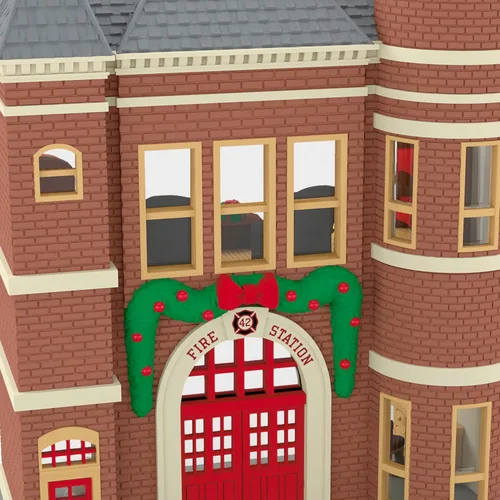 Vista 5 de Hallmark Keepsake Adorno de Navidad, Nostálgico Casas y Tiendas Recuerdo Korners Firehouse
