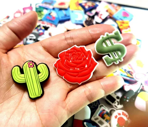 Vista 4 de 100 dijes de PVC diferentes para zapatos y pulseras decoración de pulseras y regalos de fiesta Madreperla vidrio aventurina