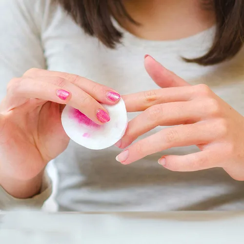 Vista 4 de Removedor de esmalte de uñas sin perfume con increíbles toallitas quitaesmalte y removedor de lavanda